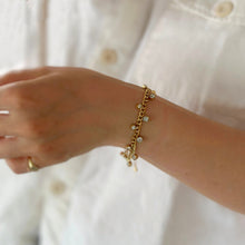 Load image into Gallery viewer, Vines Curb Chain Bracelet