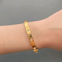 Load image into Gallery viewer, The Flat Diamond Thick Bangle