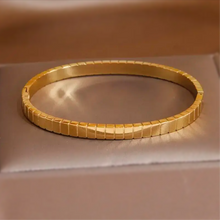 Load image into Gallery viewer, Ridge Thin Bangle in GOLD / SILVER