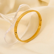 Load image into Gallery viewer, Ridge Thin Bangle in GOLD / SILVER