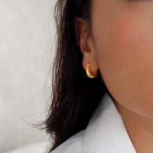 Load image into Gallery viewer, Tiny Vero Hoop Earrings S925