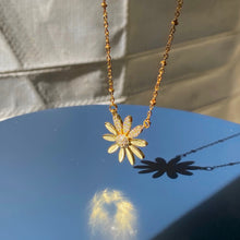 Load image into Gallery viewer, The Daisy Dia Chain Necklace