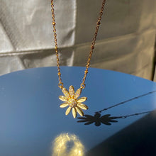 Load image into Gallery viewer, The Daisy Dia Chain Necklace