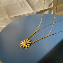 Load image into Gallery viewer, The Daisy Dia Chain Necklace