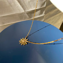 Load image into Gallery viewer, The Daisy Dia Chain Necklace