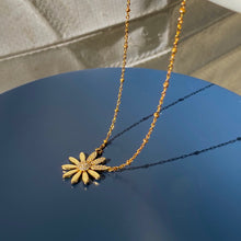 Load image into Gallery viewer, The Daisy Dia Chain Necklace
