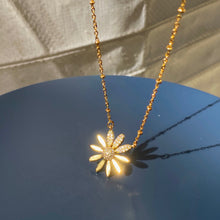 Load image into Gallery viewer, The Daisy Dia Chain Necklace