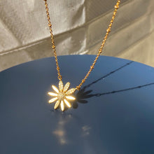Load image into Gallery viewer, The Daisy Dia Chain Necklace