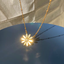 Load image into Gallery viewer, The Daisy Dia Chain Necklace