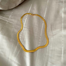 Load image into Gallery viewer, Flat Snake Necklace 16&quot; - Gold