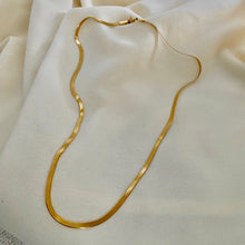 Load image into Gallery viewer, Flat Snake Chain Necklace - 18"