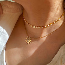 Load image into Gallery viewer, The Daisy Dia Chain Necklace