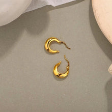 Load image into Gallery viewer, Tiny Vero Hoop Earrings S925