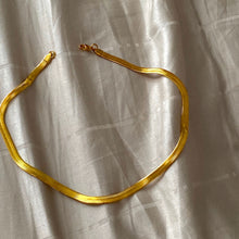 Load image into Gallery viewer, Flat Snake Necklace 16" - Gold
