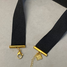 Load image into Gallery viewer, Thick Velvet Choker Necklace