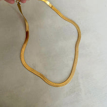 Load image into Gallery viewer, Flat Snake Chain Necklace - 20"