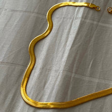 Load image into Gallery viewer, Flat Snake Necklace 16" - Gold