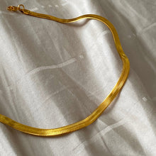 Load image into Gallery viewer, Flat Snake Necklace 16" - Gold
