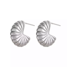 Load image into Gallery viewer, Concha Hoop Studs
