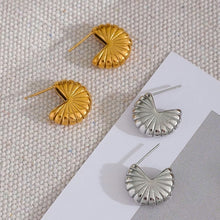 Load image into Gallery viewer, Concha Hoop Studs