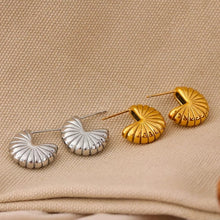 Load image into Gallery viewer, Concha Hoop Studs