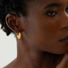 Load image into Gallery viewer, Concha Hoop Studs