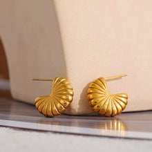 Load image into Gallery viewer, Concha Hoop Studs