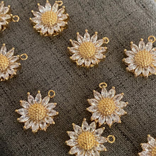 Load image into Gallery viewer, The Sunflower Chain Necklace