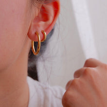 Load image into Gallery viewer, Femme Plain Hoop Earrings