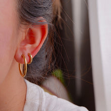Load image into Gallery viewer, Femme Plain Hoop Earrings