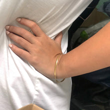 Load image into Gallery viewer, Thin Snake Chain Bracelet