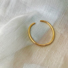 Load image into Gallery viewer, Round Bangle