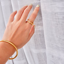 Load image into Gallery viewer, Round Bangle