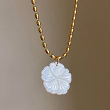 Load image into Gallery viewer, Pearl Fleur Bead Necklace