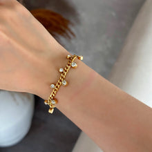 Load image into Gallery viewer, Vines Curb Chain Bracelet