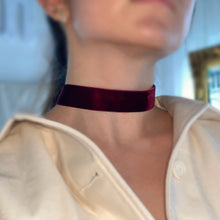 Load image into Gallery viewer, Thick Velvet Choker Necklace
