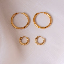 Load image into Gallery viewer, Femme Plain Hoops