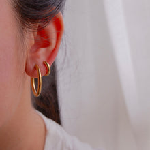 Load image into Gallery viewer, Femme Plain Hoop Earrings