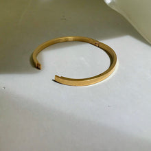 Load image into Gallery viewer, The Flat Thin Plain Bangle